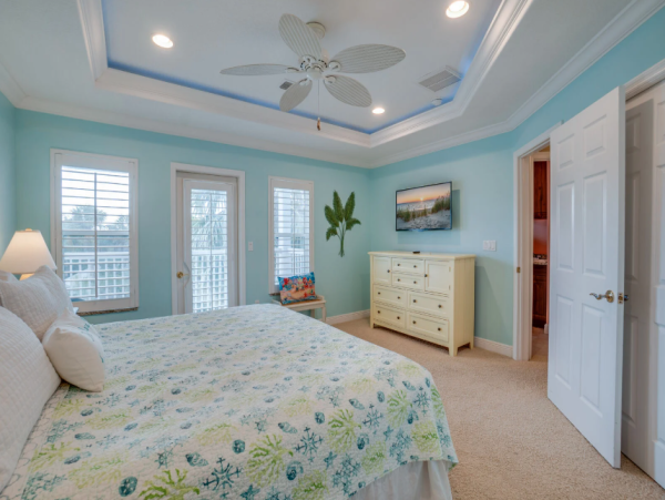 Luxury Coastal Retreat in Holmes Beach Sleeps 8
